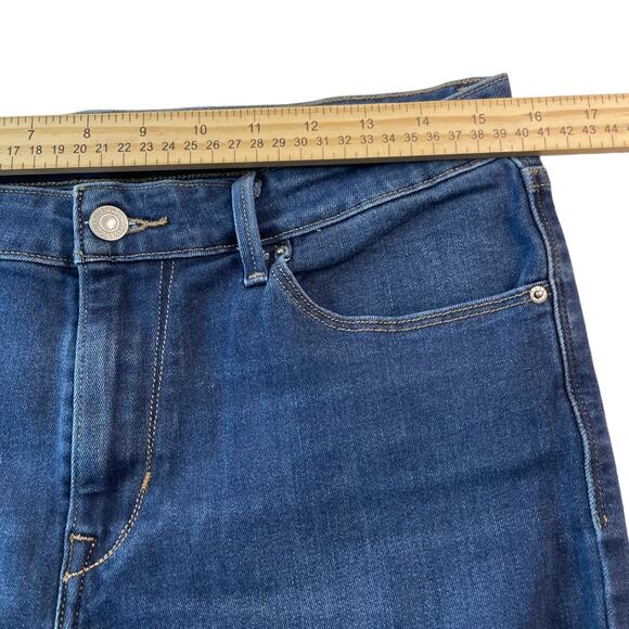 Levi's Womens Jeans Size 31 Straight Rolled Hem Mid Rise Dark Wash Blue Denim - Picture 8 of 10